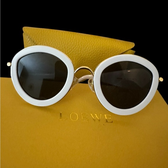 Loewe White Sunglasses Minimalist Design New In Gift Box - Picture 6 of 16